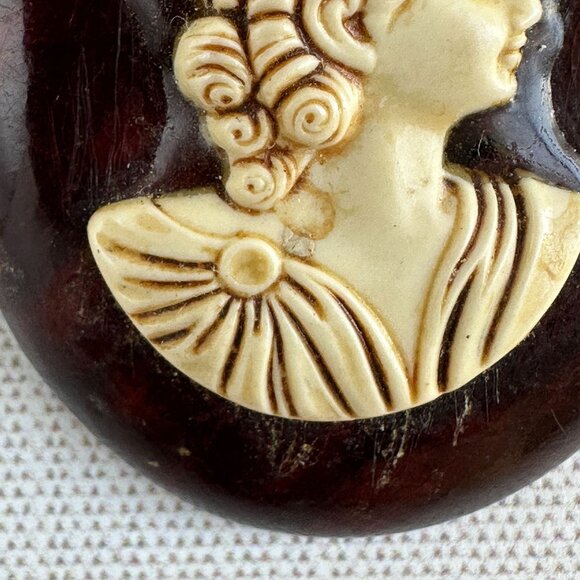 Vintage 1940s Wood & Molded Celluloid Cameo Brooch 2" X 1.5" Oval Pin - Picture 7 of 7